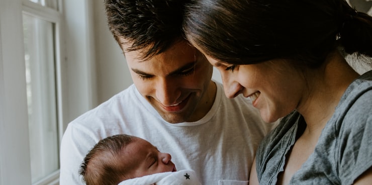 Birlikte vakit geçiren güvence altındaki aile